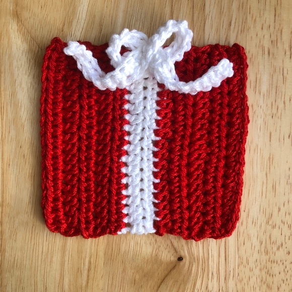 Crochet Christmas Present Coasters (4 pack) - Picture 8 of 8
